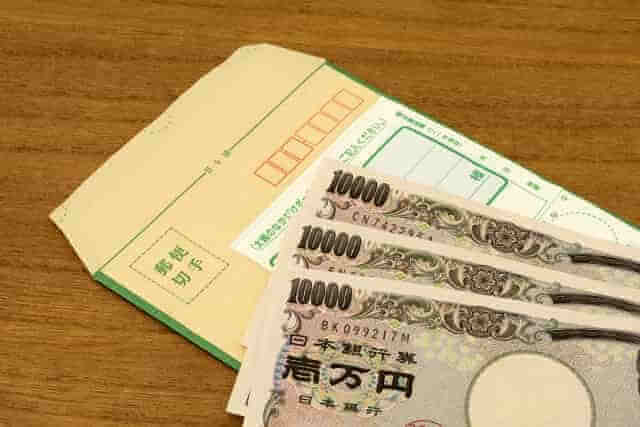 現金書留封筒と1万円札